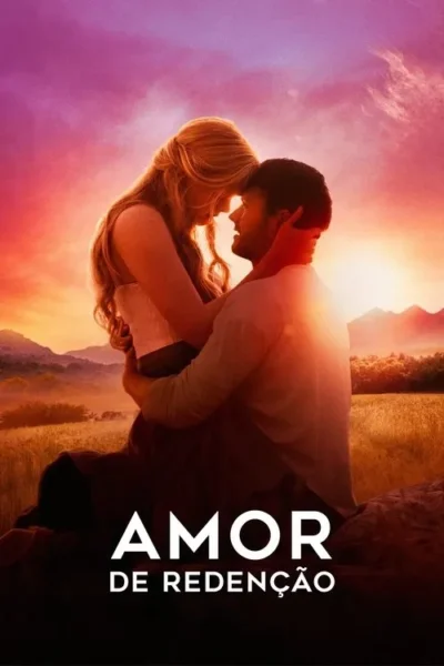 Casal apaixonado se abraça num campo dourado. O pôr do sol ilumina o céu com tons de roxo, laranja e rosa, criando um clima romântico.