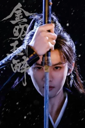 Close-up de um jovem segurando uma espada, com neve caindo ao redor. O clima é misterioso e intenso.