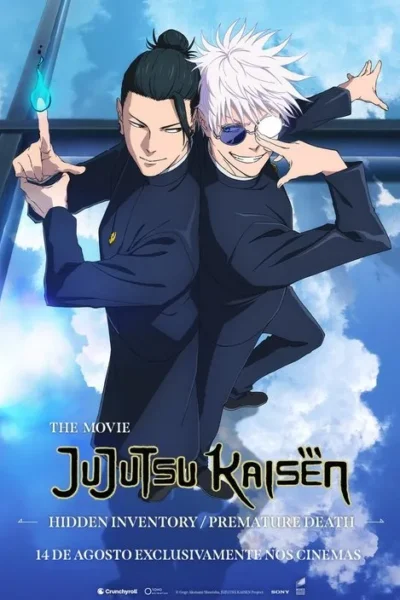 JUJUTSU KAISEN - Inventário Oculto / Morte Prematura - O Filme 7 Dois homens anime, de costas um para o outro, flutuam no céu. Um tem cabelo escuro e chama azul; o outro, cabelo branco, óculos de sol e sorriso. Ambos em uniformes escuros, com pose dinâmica.