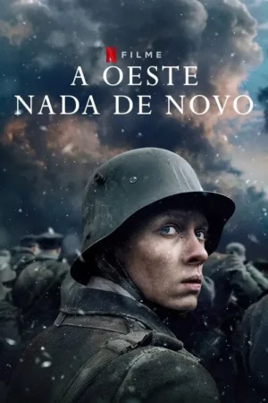 Jovem soldado sujo com capacete, olhos azuis intensos, em meio a outros soldados na neve sob um céu escuro e ameaçador.