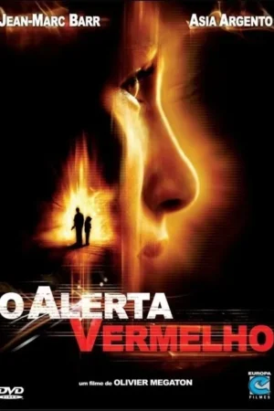 Um close de um rosto feminino iluminado por uma chama em um tom laranja. Uma cena menor mostra duas figuras silhuetas em um fundo escuro. O clima geral é sombrio e misterioso.