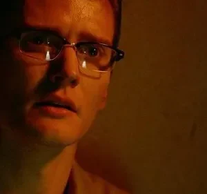 Os Mensageiros – T01E07: Deus De Ferro