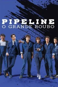 Pôster de filme apresentando um elenco de sete pessoas em roupas azuis em frente a um fundo azul escuro e manchado. Há uma atmosfera sombria e cheia de suspense.
