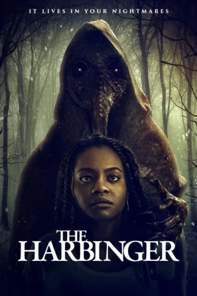 Uma mulher jovem, com tranças, está em primeiro plano, com um monstro mascarado e ameaçador atrás dela. A cena é uma floresta nevada, escura e sombria.