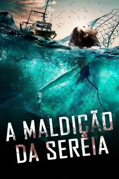 Mulher/criatura presa em rede de pesca, gritando da água. Acima, um barco em mar revolto e pássaros voando. Subaquático, seu corpo azulado na rede. Clima tenso.