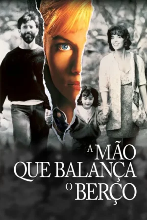 Rosto de mulher loira com olhos azuis intensos e luz laranja rasga pôster em P&B de família feliz (pai, mãe, filha) em um parque. Clima sinistro.