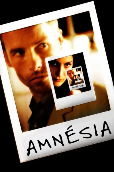 Pôster com fotos Polaroid aninhadas. Um homem sério na foto maior, uma mulher intensa na foto média. Sugere mistério e memória.