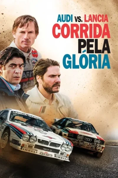 Três homens sérios em primeiro plano, um em traje de corrida. Dois carros de rali em alta velocidade na poeira. Clima de competição intensa.