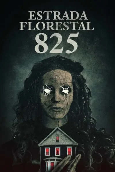 Pôster sombrio: mulher com rosto rachado e olhos brilhantes segura uma casa escura com janelas vermelhas. Atmosfera de terror.