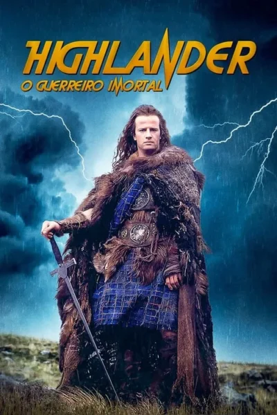 Um guerreiro de cabelo comprido com kilt e capa de pele segura uma espada. Chuva e raios iluminam a paisagem sombria.