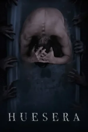 Pessoa curvada numa banheira escura, mãos na cabeça, rodeada por mãos esqueléticas. Atmosfera sombria e angustiante.