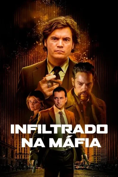 Pôster escuro e dourado com um homem sério no topo segurando um charuto. Abaixo, três personagens, um deles com duas pistolas. Clima de crime/ação.