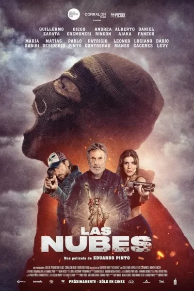 Pôster sombrio. Uma figura encapuzada gigante paira sobre 3 pessoas armadas: um homem com pistola, outro com a Estátua da Liberdade e uma mulher com espingarda.