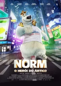 Um urso polar feliz com pequenas criaturas no alto,usando camiseta New York,em uma vibrante cidade noturna com luzes e prédios.
