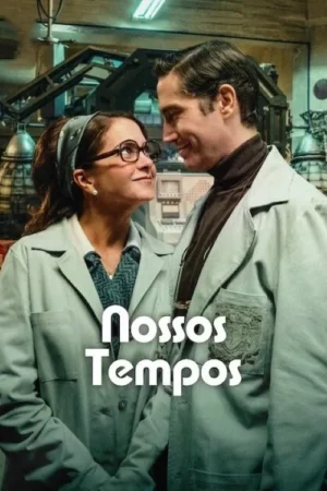 Mulher e homem em jalecos, sorrindo e olhando-se afetuosamente. Cenário de laboratório científico com estética retrô.