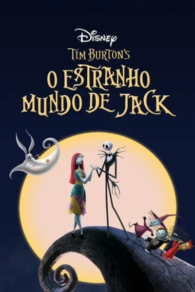 Esqueleto e boneca de retalhos em colina espiral, com lua cheia ao fundo. Cão fantasma flutua, crianças fantasiadas espreitam. Clima sombrio e mágico.