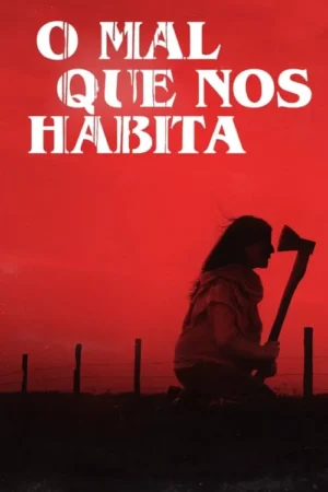 Silhueta escura de uma pessoa agachada segurando um machado. Fundo vermelho-sangue, horizonte escuro com cerca. Atmosfera sombria.