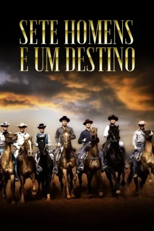 Sete cowboys em cavalos, cavalgando empoeirados sob um céu dramático de pôr do sol, em uma paisagem árida. Clima de faroeste.
