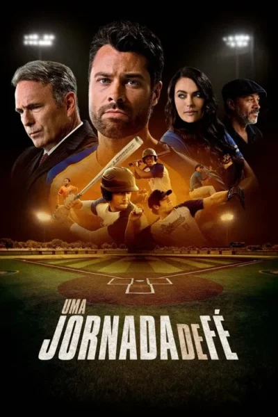 Pôster com um homem barbudo central, 3 adultos sérios e jogadores de beisebol. Campo noturno iluminado, com foco em esporte e drama.