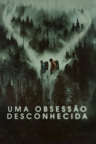 Pôster sombrio: Dois viajantes com mochilas num bosque denso e enevoado. A névoa no alto forma galhadas de cervo.