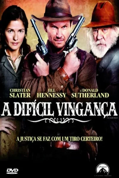 Três figuras em pôster faroeste. Homem de chapéu com revólveres no centro, mulher à esquerda, homem idoso barbudo à direita. Tonalidade sépia, clima intenso.