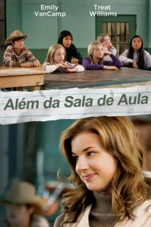 Jovem mulher sorridente e grupo diverso de crianças atentas em uma sala de aula. Atmosfera de aprendizado e inspiração.