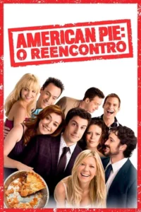 Dez amigos (5 homens,5 mulheres) sorriem felizes em um pôster branco. Um prato com torta de maçã parcialmente comida está à esquerda.