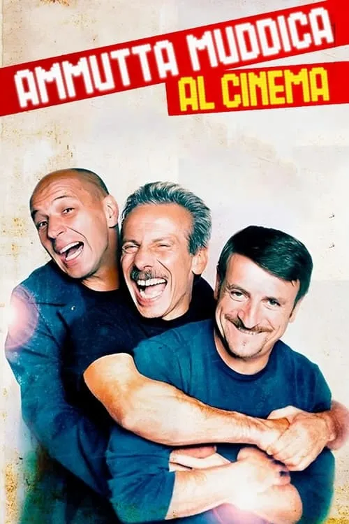 Três homens rindo e se abraçando: um careca, um de bigode e cabelo grisalho, e um de bigode e cabelo escuro. Fundo claro, clima cômico.