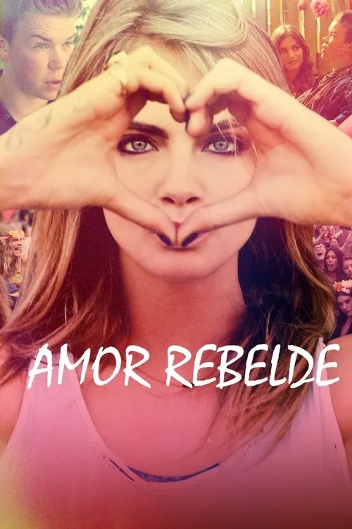 Amor Rebelde 1 Mulher no centro faz um coração com as mãos,emoldurando os olhos. Jovem à esquerda e multidão ao fundo. Imagem com filtro rosa vibrante.
