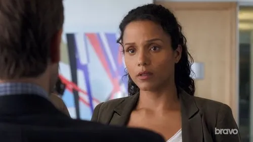 Carter – T01E04: Harley’s Got a Gun