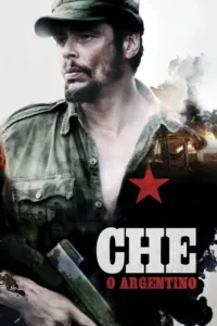 Homem barbudo de boné e camisa militar,com rifle. Ao fundo,fumaça,cabanas em chamas e estrela vermelha. Clima de revolução.