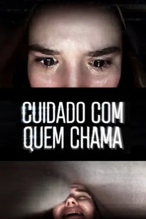 Pôster de terror com olhos arregalados e lacrimejados no topo, e pessoa gritando abaixo. Imagem granulada e distorcida, clima de suspense.