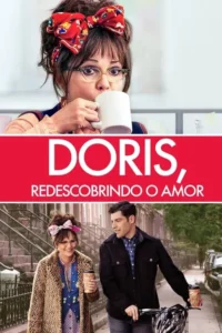 Mulher de óculos e laço marcante bebe café. Abaixo,ela sorri,de casaco,ao lado de um homem jovem com bicicleta na rua. Humor e romance.