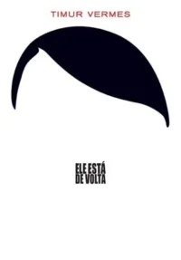 Pôster minimalista:fundo branco,silhueta preta de cabelo repartido e bigode pequeno e quadrado abaixo.