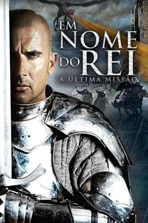 Homem careca de armadura e espada à frente. Ao fundo, dragão cospe fogo em castelo e cavaleiros lutam. Cenário medieval de ação.