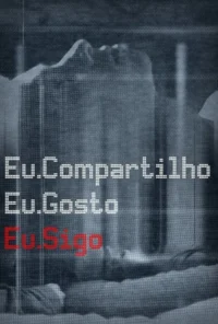 Pôster sombrio e digital com fundo pixelizado. Formas abstratas sugerem um rosto. Texto pixelado Eu.Compartilho Eu.Gosto branco,Eu.Sigo vermelho.