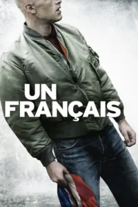 Homem careca de jaqueta bomber verde e jeans,segurando bandeira francesa amassada,contra fundo grunge claro.