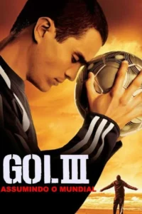 Pôster:Jogador de futebol com camisa esportiva,focado,segura bola na testa. Céu laranja-pôr do sol com silhueta de pessoa ao fundo.