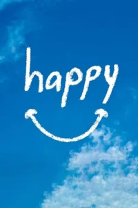 Pôster: Céu azul com nuvens esparsas. A palavra happy em branco e um grande sorriso estilizado abaixo. Transmite alegria e leveza.