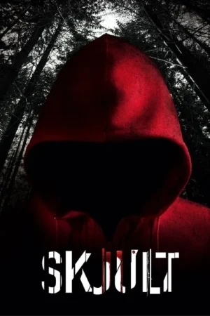 Pôster: Figura em capuz vermelho, rosto na sombra. Floresta escura e densa ao fundo. Atmosfera sinistra.
