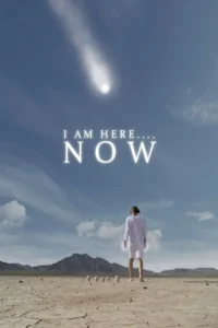 Homem de branco em deserto rachado com montanhas, sob um cometa. Crânios de bebê emergem. Atmosfera misteriosa.