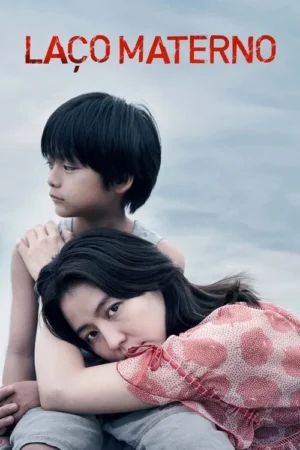 Pôster: Mulher repousa a cabeça no colo de um menino, olhando para frente. Ele, atrás dela, olha para o lado. Fundo azul-acinzentado. Clima melancólico.