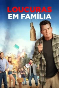 Homem sério com camisa xadrez segura vara com garrafa. Várias pessoas em caos,uma explosão ao fundo num acampamento. Clima de comédia.