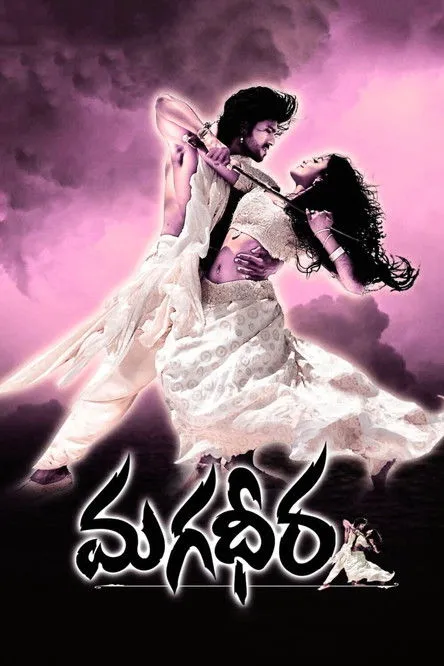 Magadheera 1 Casal em branco posa dramaticamente,ele com espada,contra um céu rosa e roxo nublado. Clima épico e romântico.