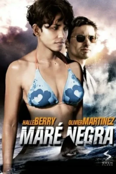 Mulher séria em biquíni na água, homem de óculos escuros atrás. Mar revolto, céu escuro e barbatana de tubarão. Atmosfera tensa.