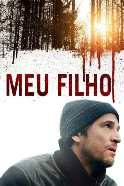 Homem de gorro e jaqueta olha para cima. Acima, floresta escura com sol forte e respingos vermelhos. Clima de mistério e perigo.