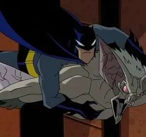 Herói de capa azul escuro segura morcego gigante cinzento de olhos vermelhos em pleno voo. Cena de luta animada.