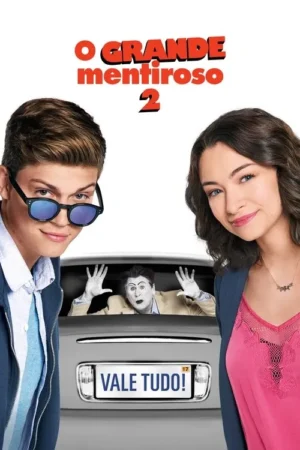 Pôster: Jovem de óculos e moça sorrindo. Entre eles, um homem maquiado de mime surge assustado na mala de um carro prateado. Atmosfera cômica.