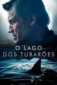 Pôster azul escuro. Rosto de homem sério em perfil no topo. Abaixo,barbatana de tubarão na água agitada e escura.