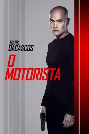 Homem careca, de preto, com olhar sério, segurando uma arma. Fundo cinza com listras verticais e uma faixa vermelha. Tensão e ação.